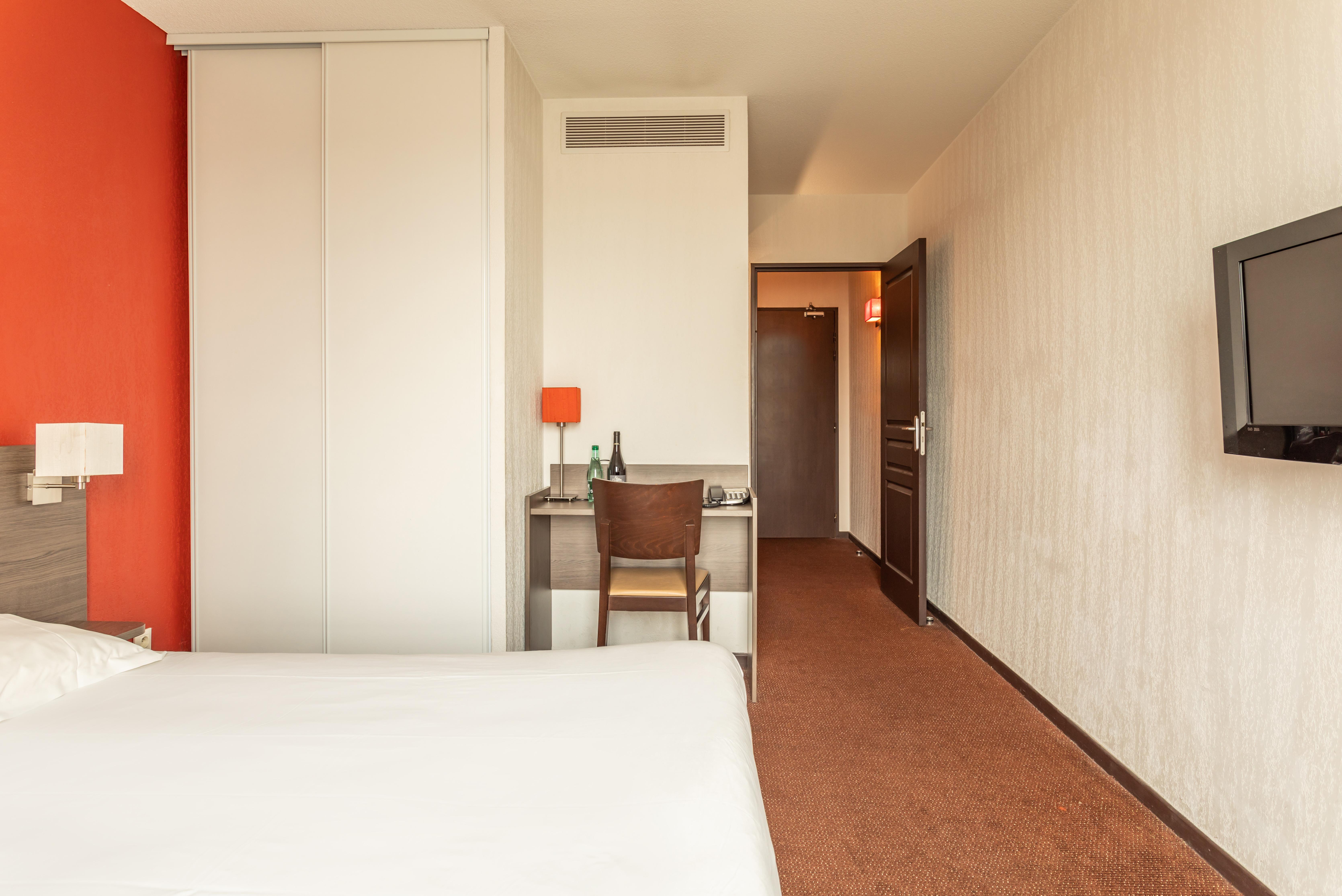 Comfort Aparthotel Nimes Centre Εξωτερικό φωτογραφία