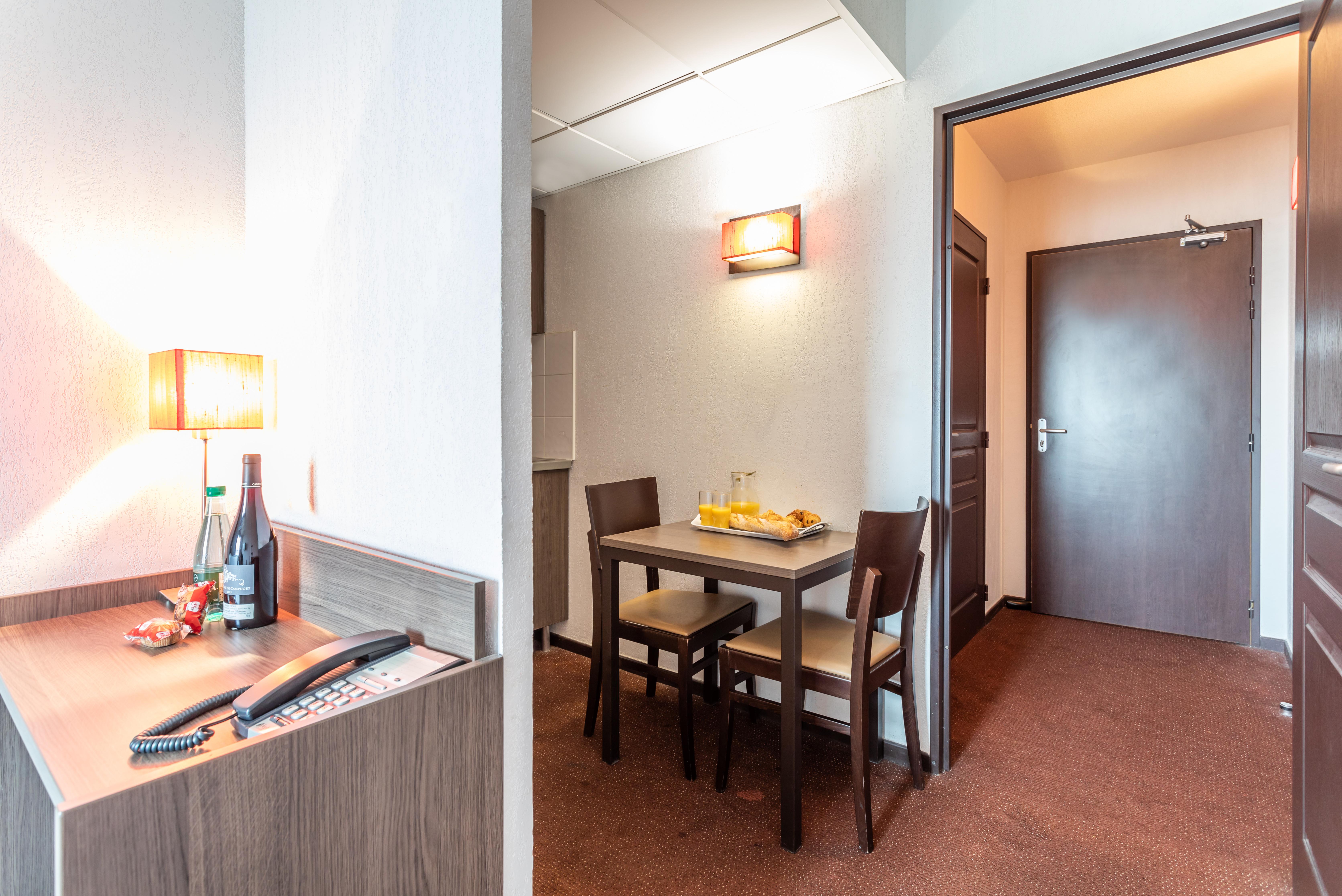 Comfort Aparthotel Nimes Centre Εξωτερικό φωτογραφία