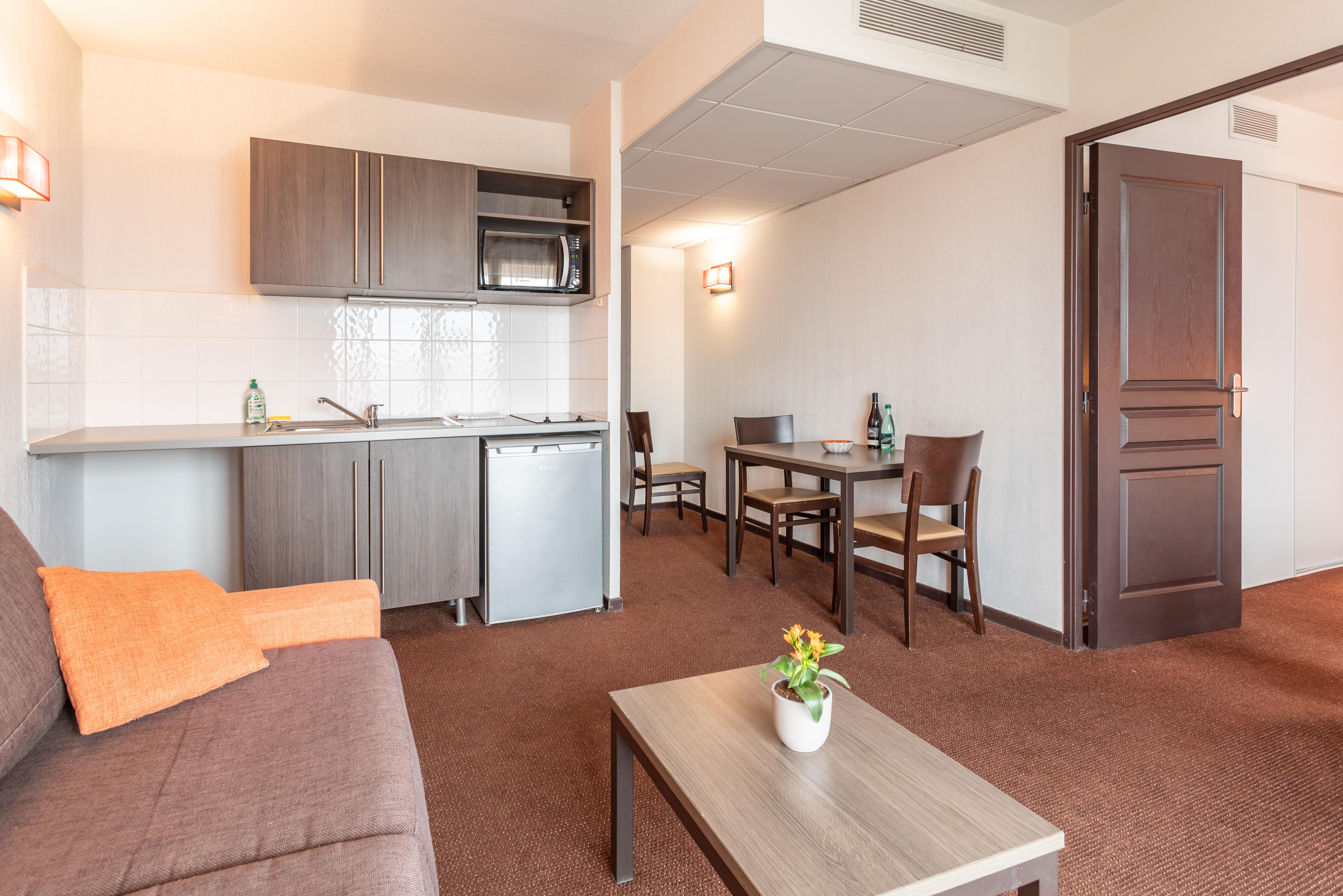 Comfort Aparthotel Nimes Centre Εξωτερικό φωτογραφία