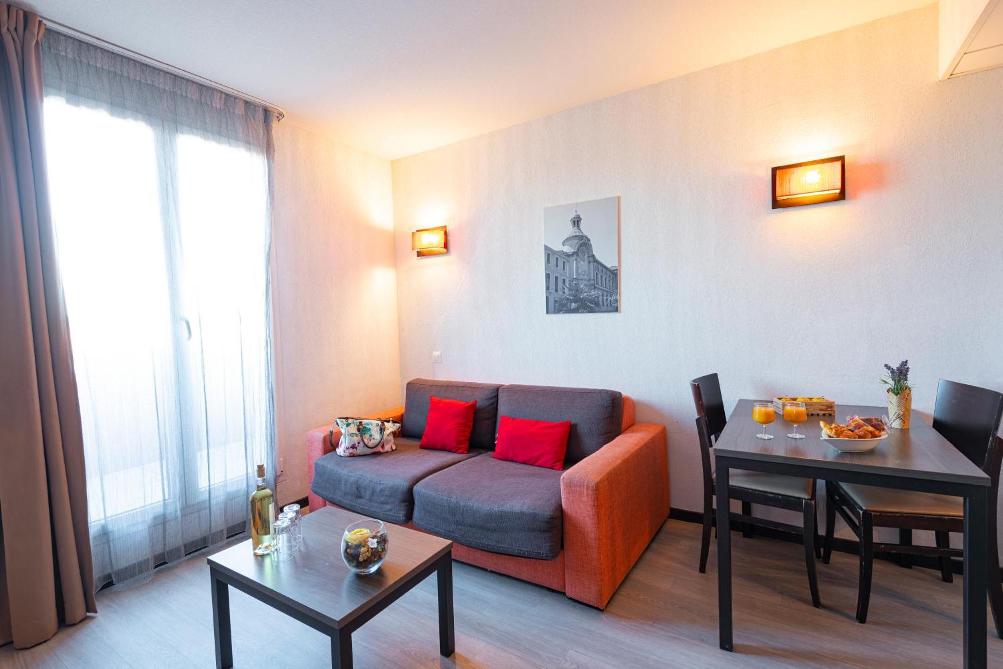 Comfort Aparthotel Nimes Centre Εξωτερικό φωτογραφία