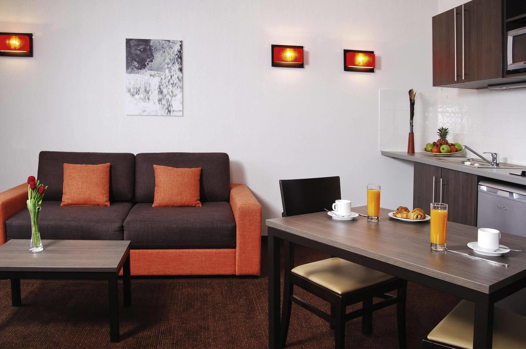 Comfort Aparthotel Nimes Centre Δωμάτιο φωτογραφία